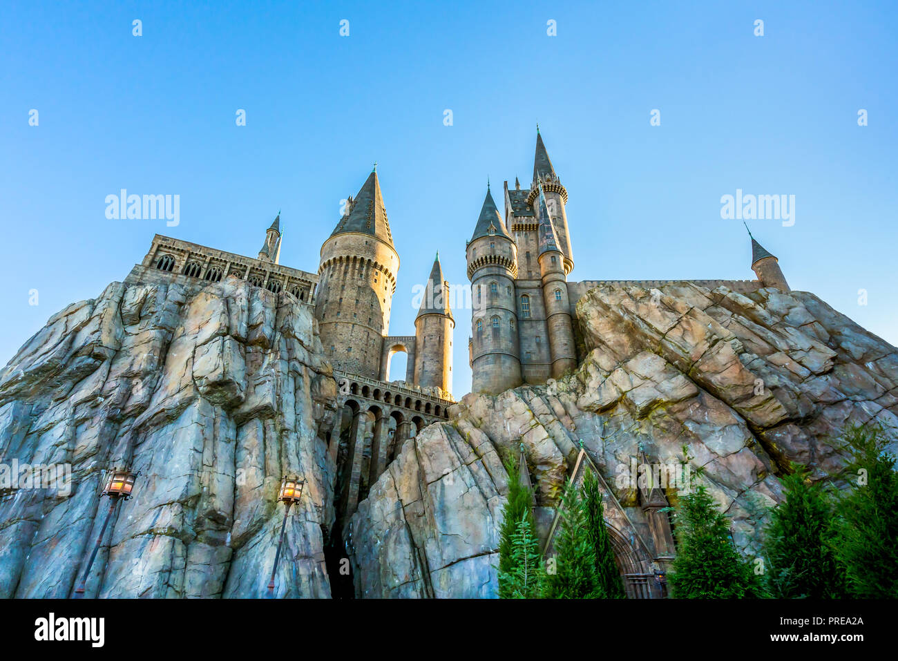 ORLANDO, Florida, USA - Dezember, 2017: Hogwarts schloss und Harry Potter Hogsmeade, die magische Welt von Harry Potter, an der Insel der Abenteuer, Unive Stockfoto