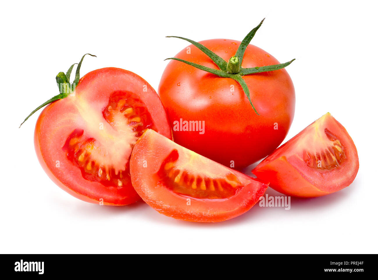Köstliche, frische Tomaten in Scheiben geschnitten. Nahaufnahme, auf weißem Hintergrund. Gourmet Essen und gesunde Ernährung. Stockfoto