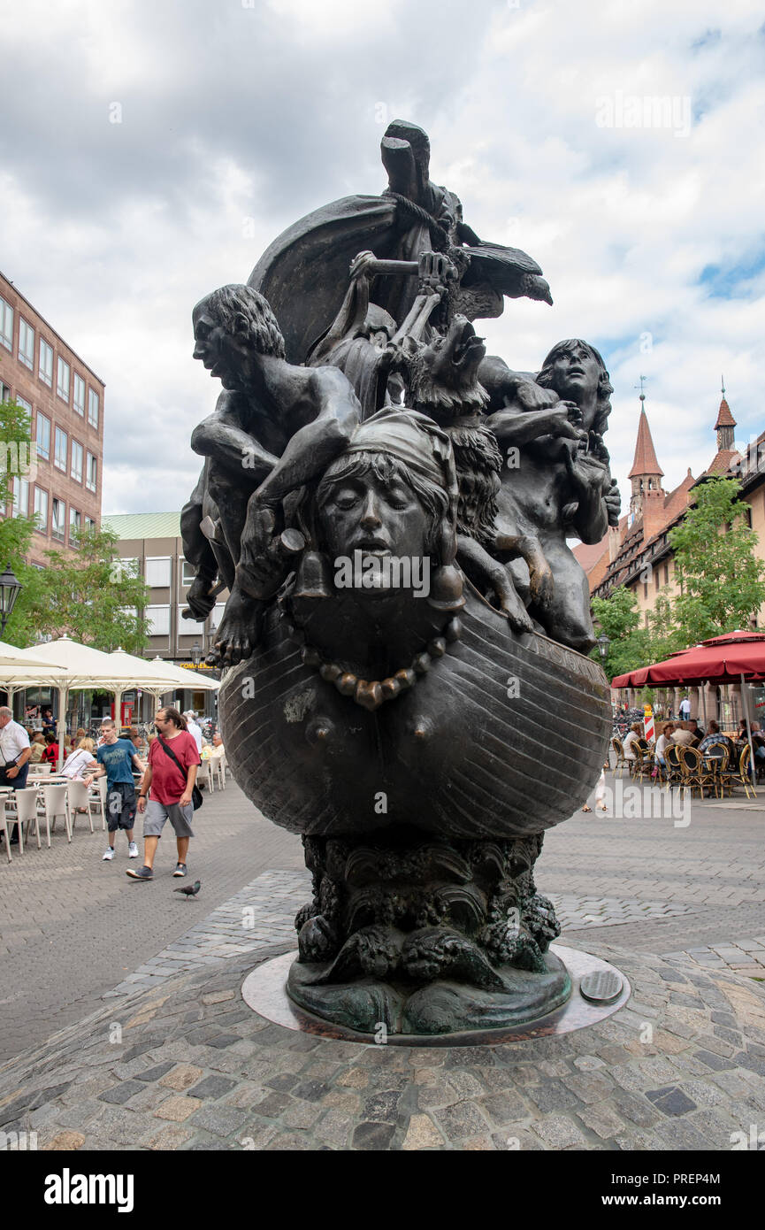 Narrenschiff (Das narrenschiff) Bronzestatue in Nürnberg, Deutschland Stockfoto
