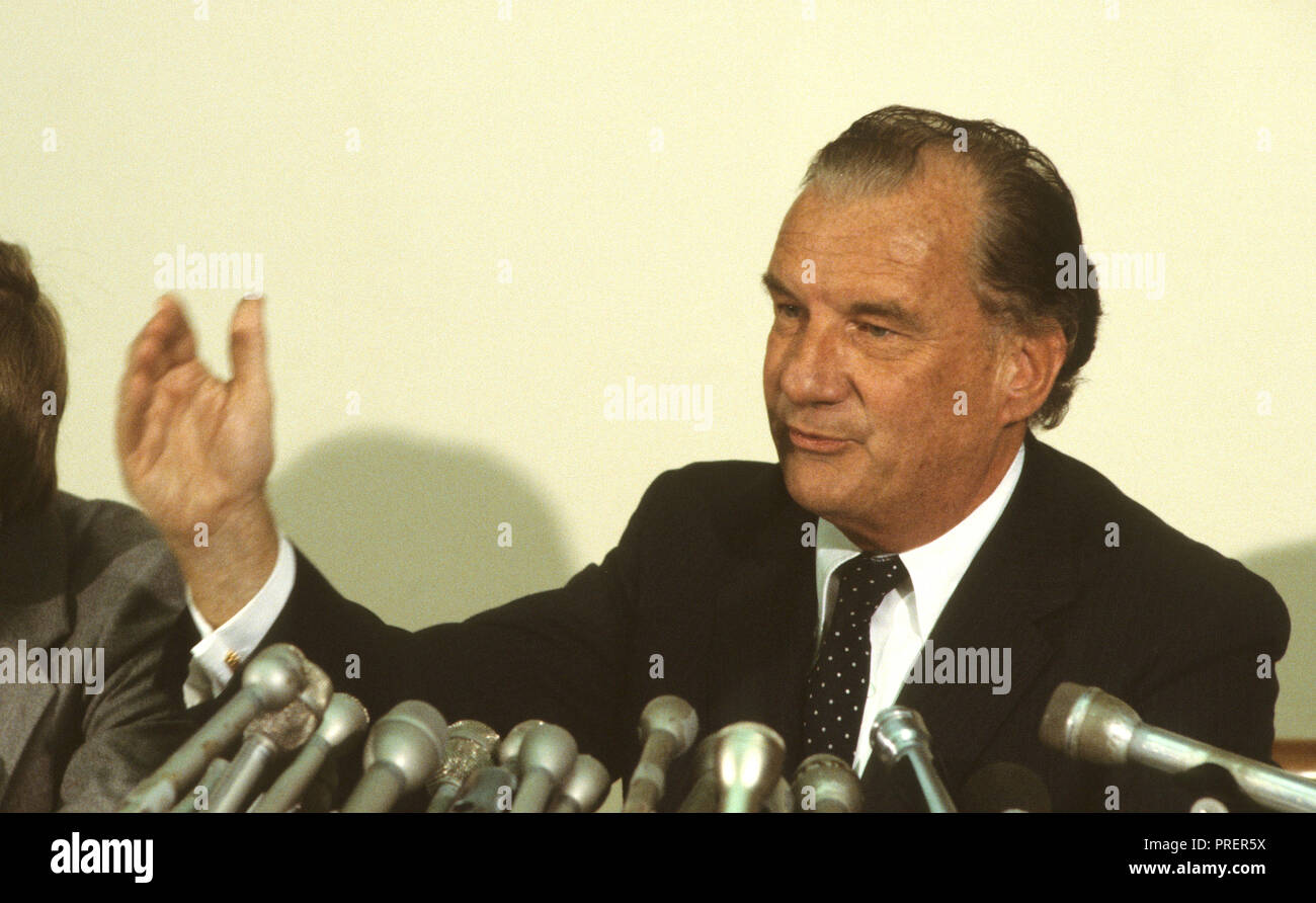 Rechtsanwalt Edward Bennett Williams auf einer Pressekonferenz im Februar 1981 Foto von Dennis Brack bb 24. Stockfoto
