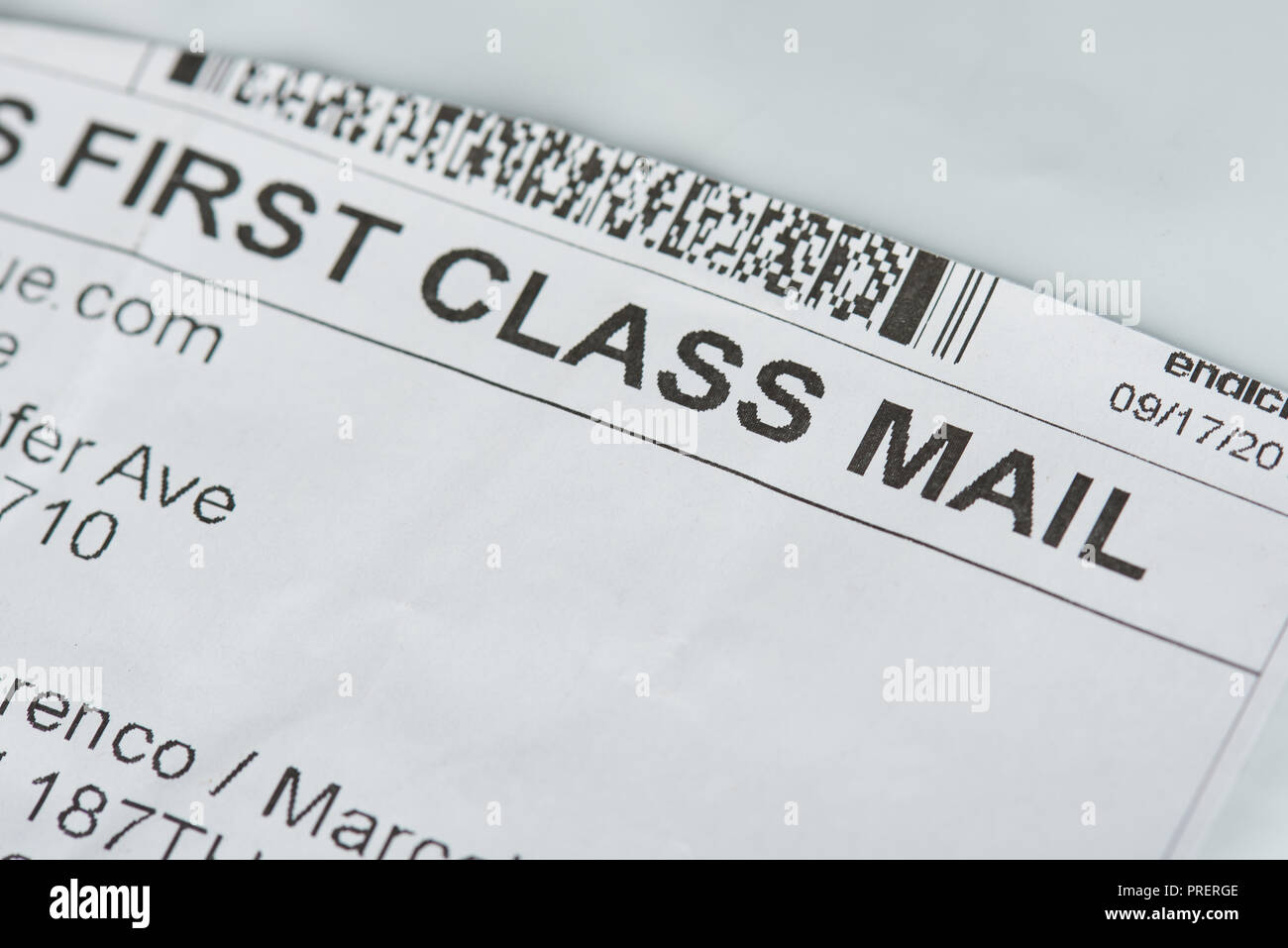 New York, USA - Oktober 1, 2018: USPS Tracking Nummer auf First class mail Stockfoto
