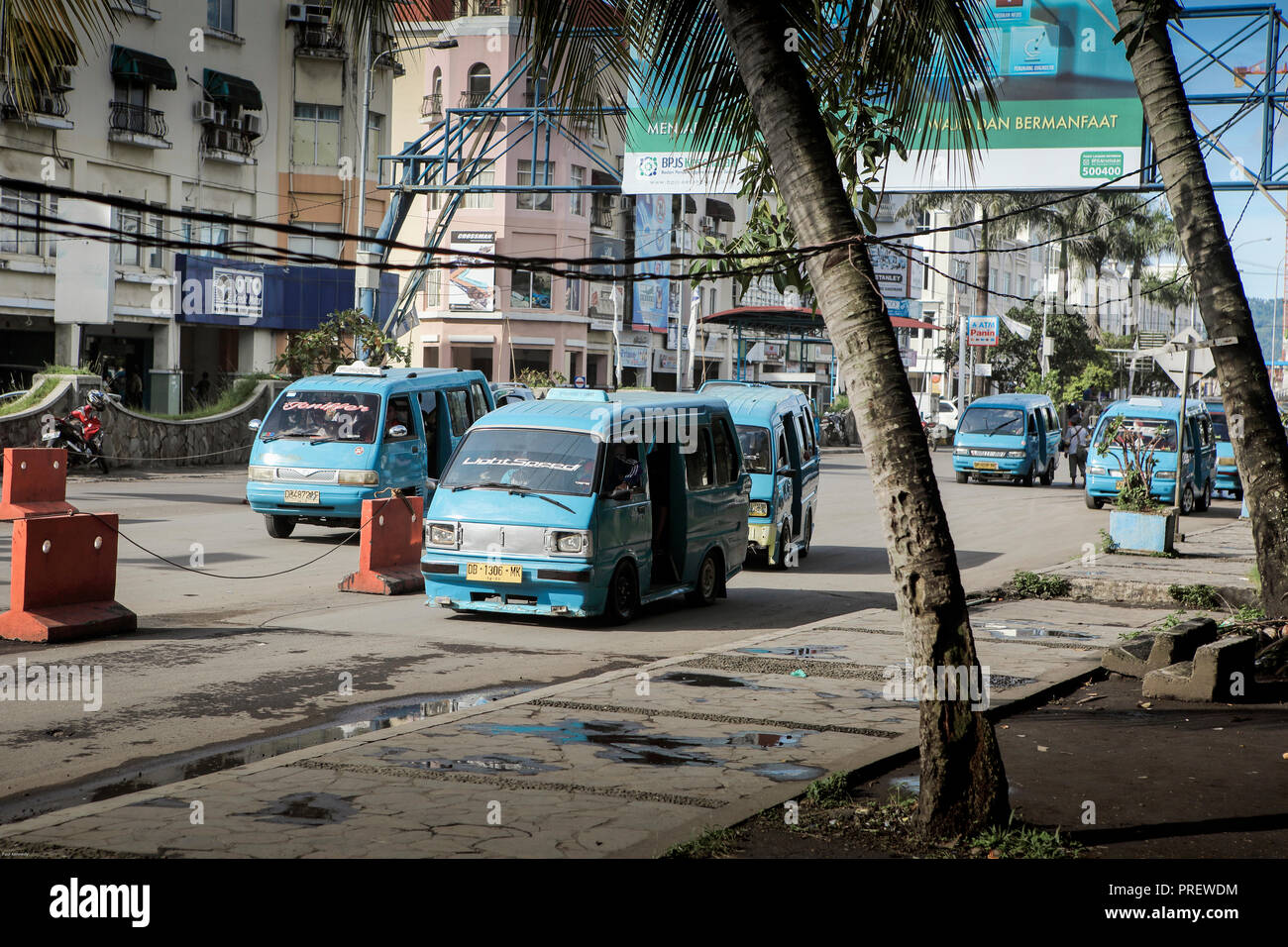 Blaue taxi Transporter in Manado, Sulawesi, Indonesien Stockfoto