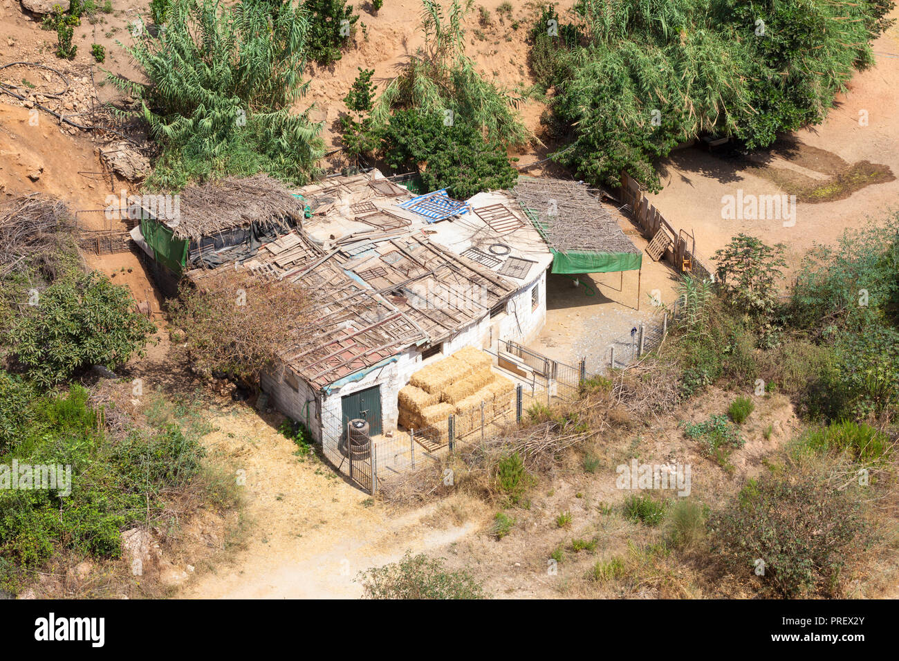 Behelfsmäßige Haus in einem ausgetrockneten Flusstal, Nerja, Spanien Stockfoto