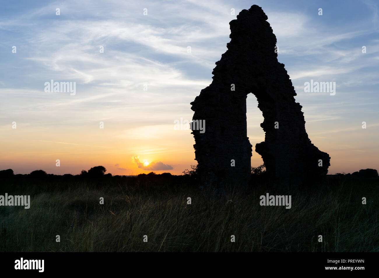 Sonnenuntergang am Midley Ruine Stockfoto
