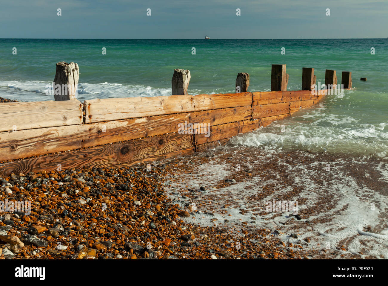 Groyne auf Worthing Beach, West Sussex, England. Stockfoto