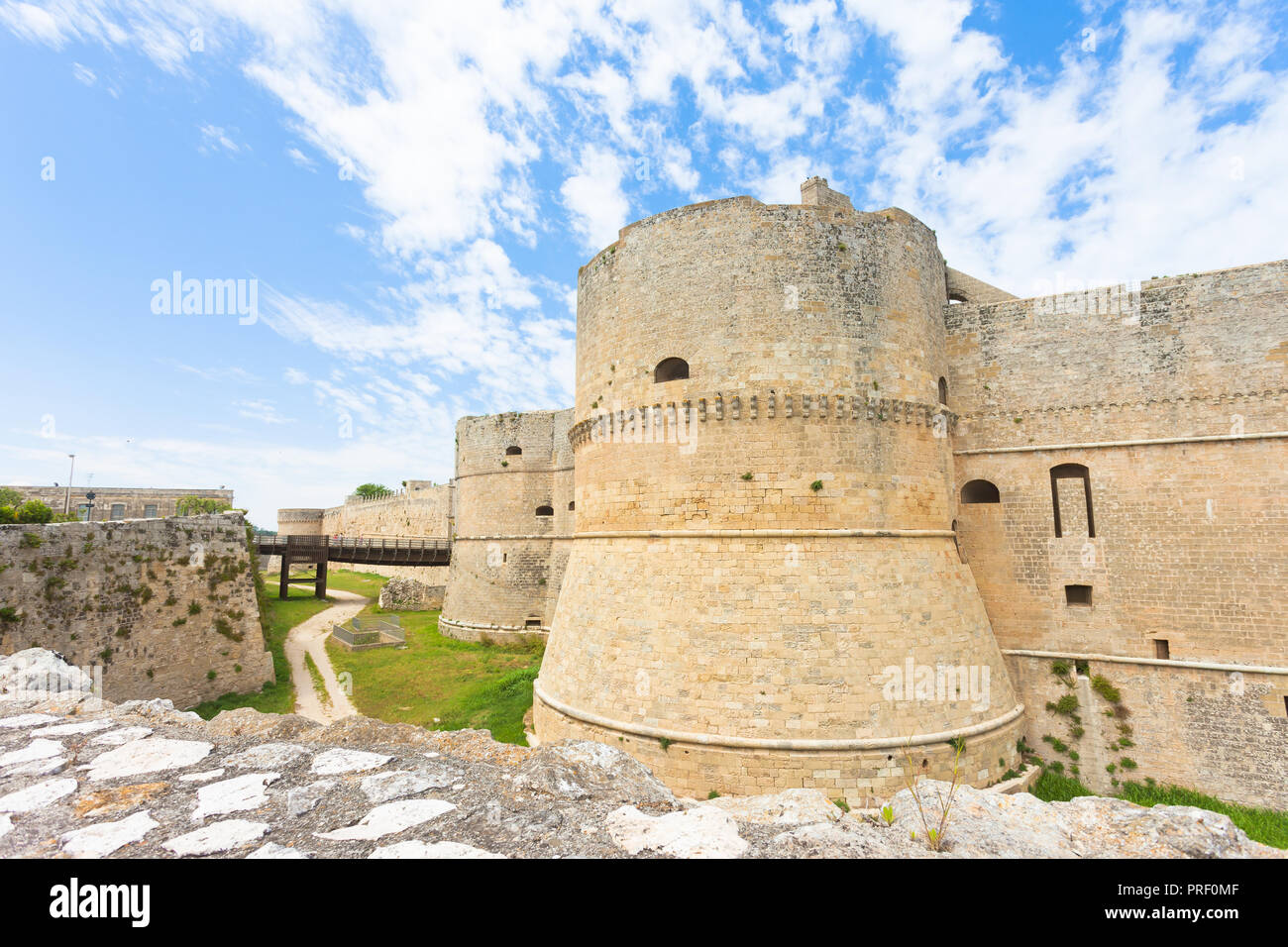 Otranto, Apulien, Italien - einem historischen Wehrturm als Teil der Stadtmauer von Otranto in Italien Stockfoto