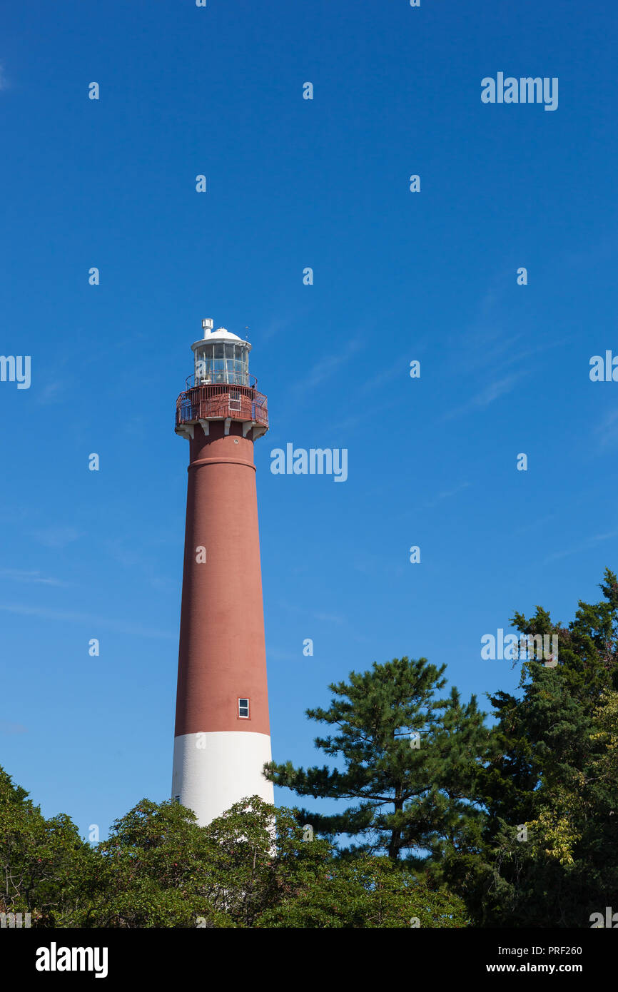 Ein Blick auf die historische Barnegat Leuchtturm auf Long Beach Island. Allgemein als Alte Barney bekannt. Stockfoto