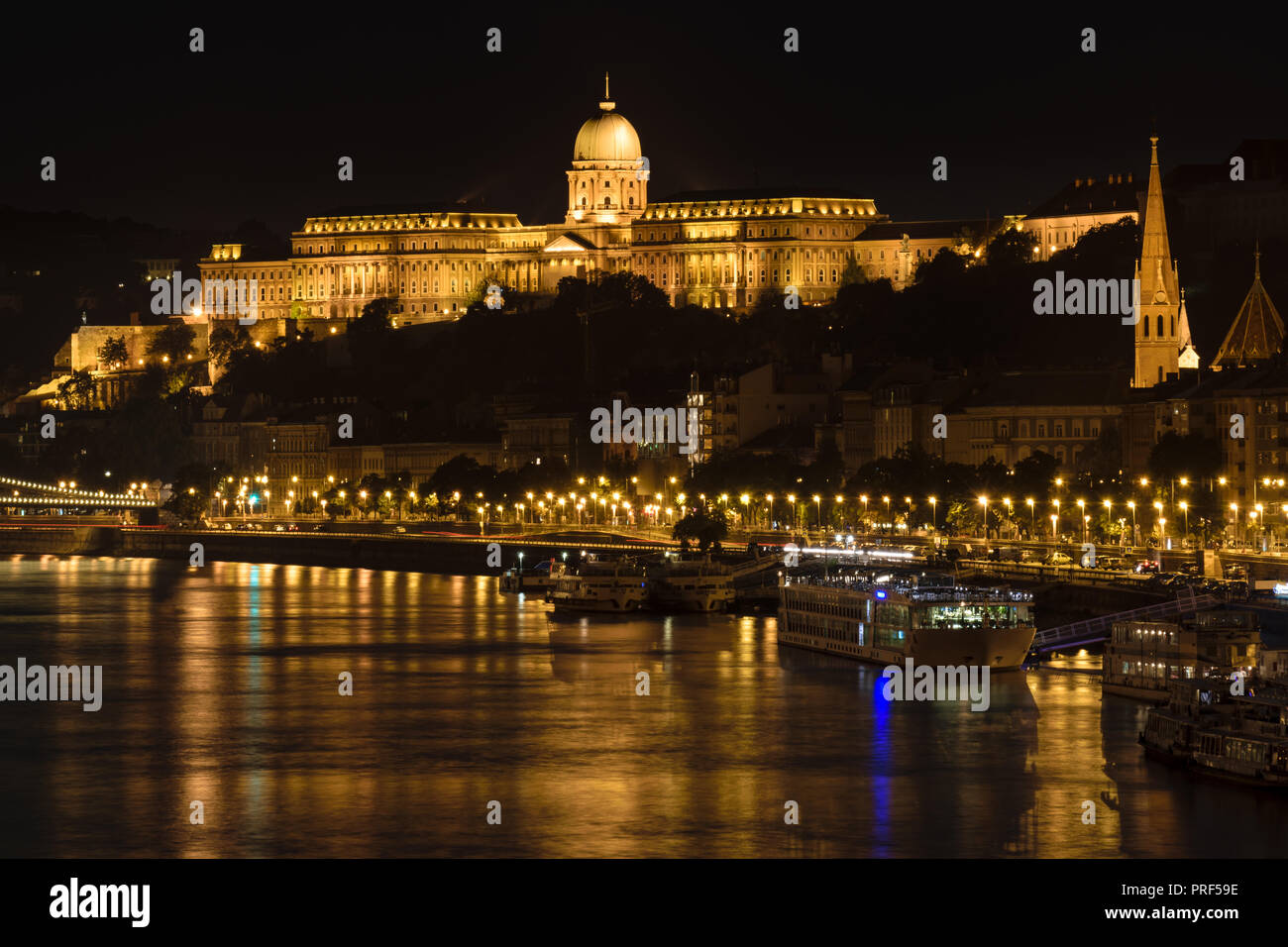 Die Budaer Burg und Donau in der Nacht, Budapest, Ungarn Stockfoto