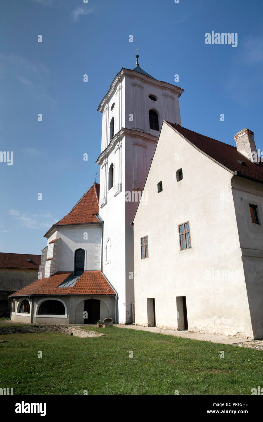 Anhebung der Heilig-Kreuz-Kirche in der Altstadt von Osijek in Kroatien Stockfoto