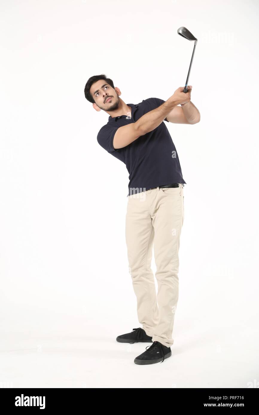 Junge Junge spielt mit Golf stick. Auf weissem Hintergrund. Stockfoto