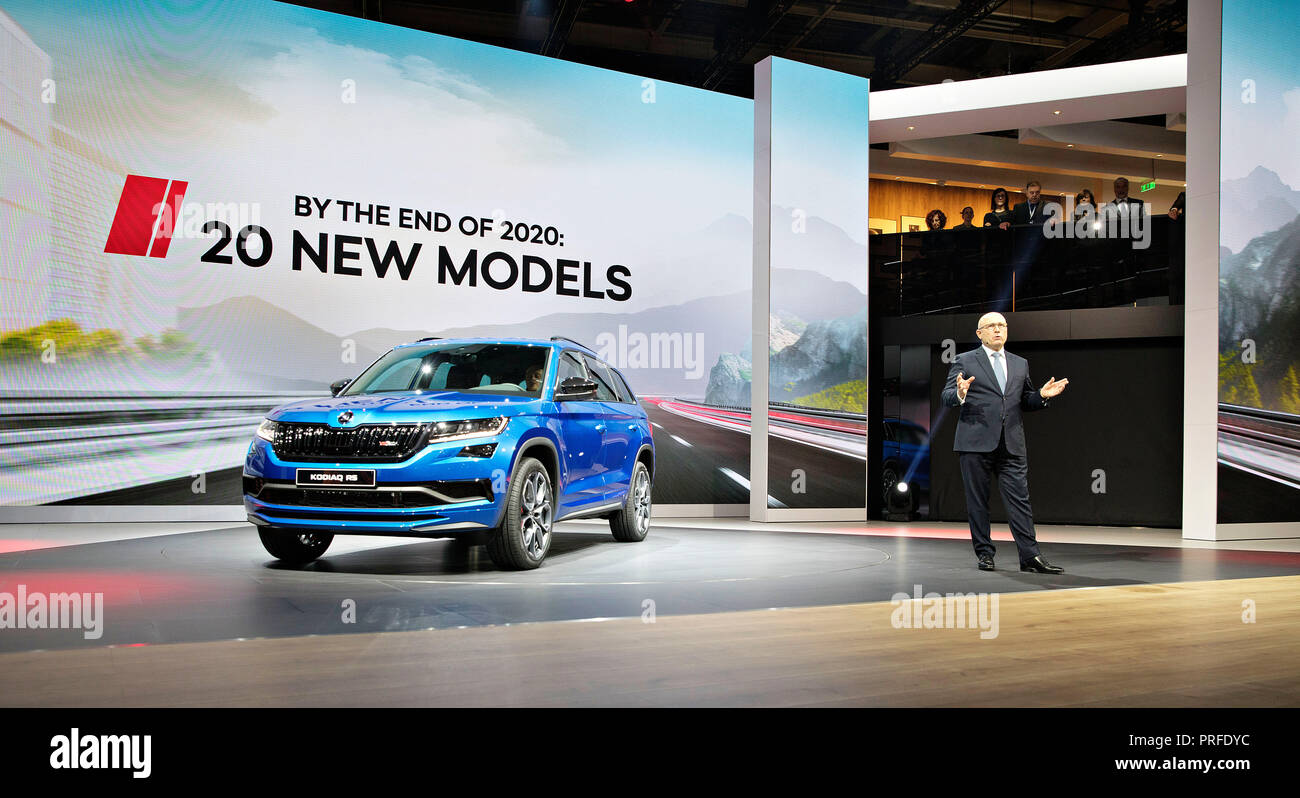 Skoda Auto CEO Bernhard Maier präsentiert in der neuen Premiere Version des SUV Skoda Kodiaq RS während des ersten Pressetag der Internationalen Motor Sh Stockfoto