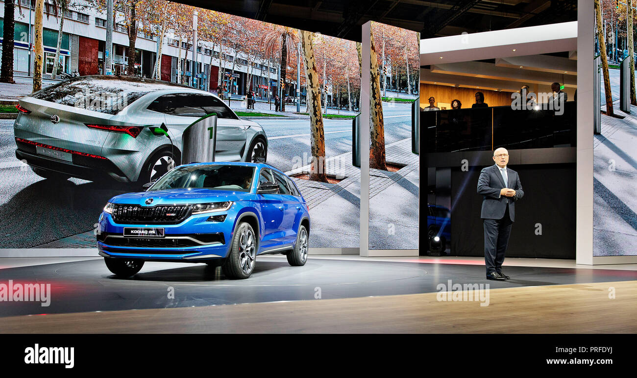 Skoda Auto CEO Bernhard Maier präsentiert in der neuen Premiere Version des SUV Skoda Kodiaq RS während des ersten Pressetag der Internationalen Motor Sh Stockfoto