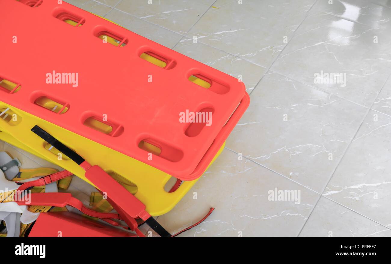 Stretcher Bereitschaft medizinische Geräte unterstützen Patienten in Not Rettung Situation Stockfoto
