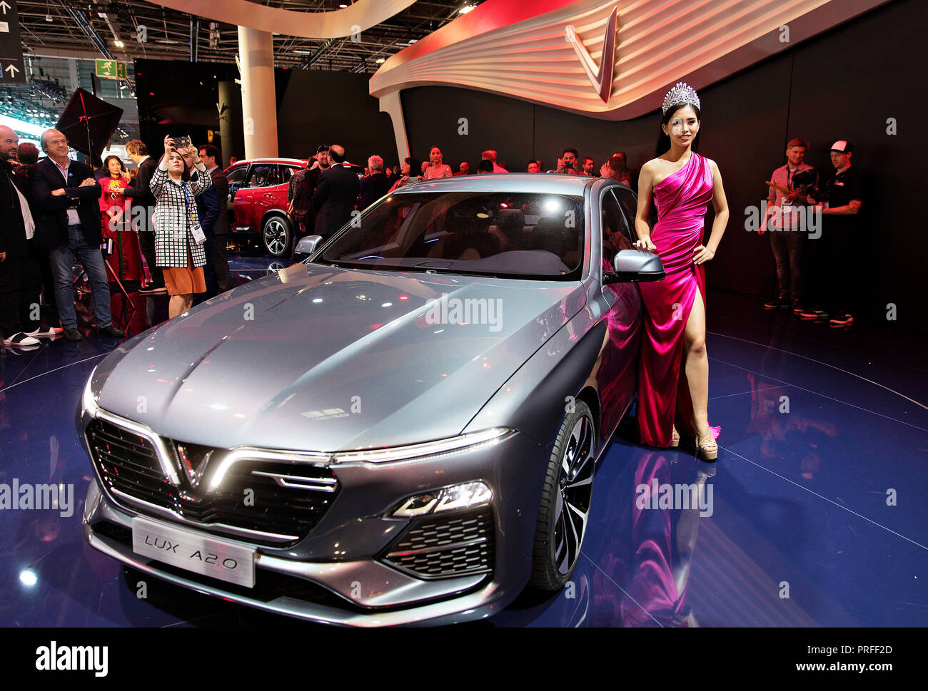 Neue Vietnamesische carmaker Vinfast vorgestellt in der Weltpremiere des neuen Coupés Vinfast 2,0 während des ersten Tages der International Paris Motorshow am Tuesda Stockfoto