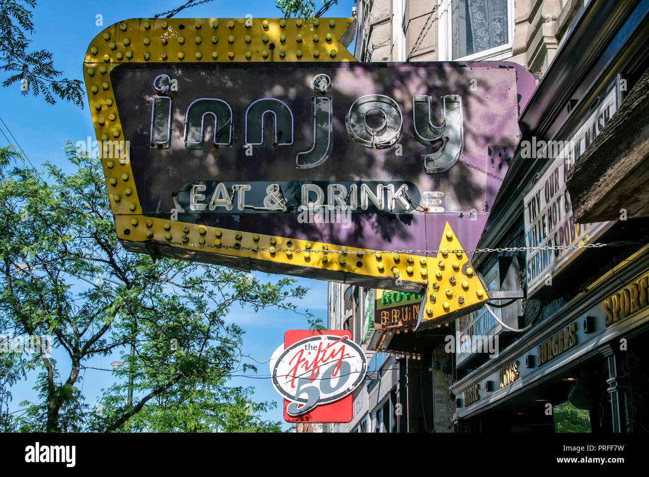 Leuchtreklame an innjoy Essen&Trinken, West Division Street, Wicker Park, Chicago, Illinois, USA Stockfoto