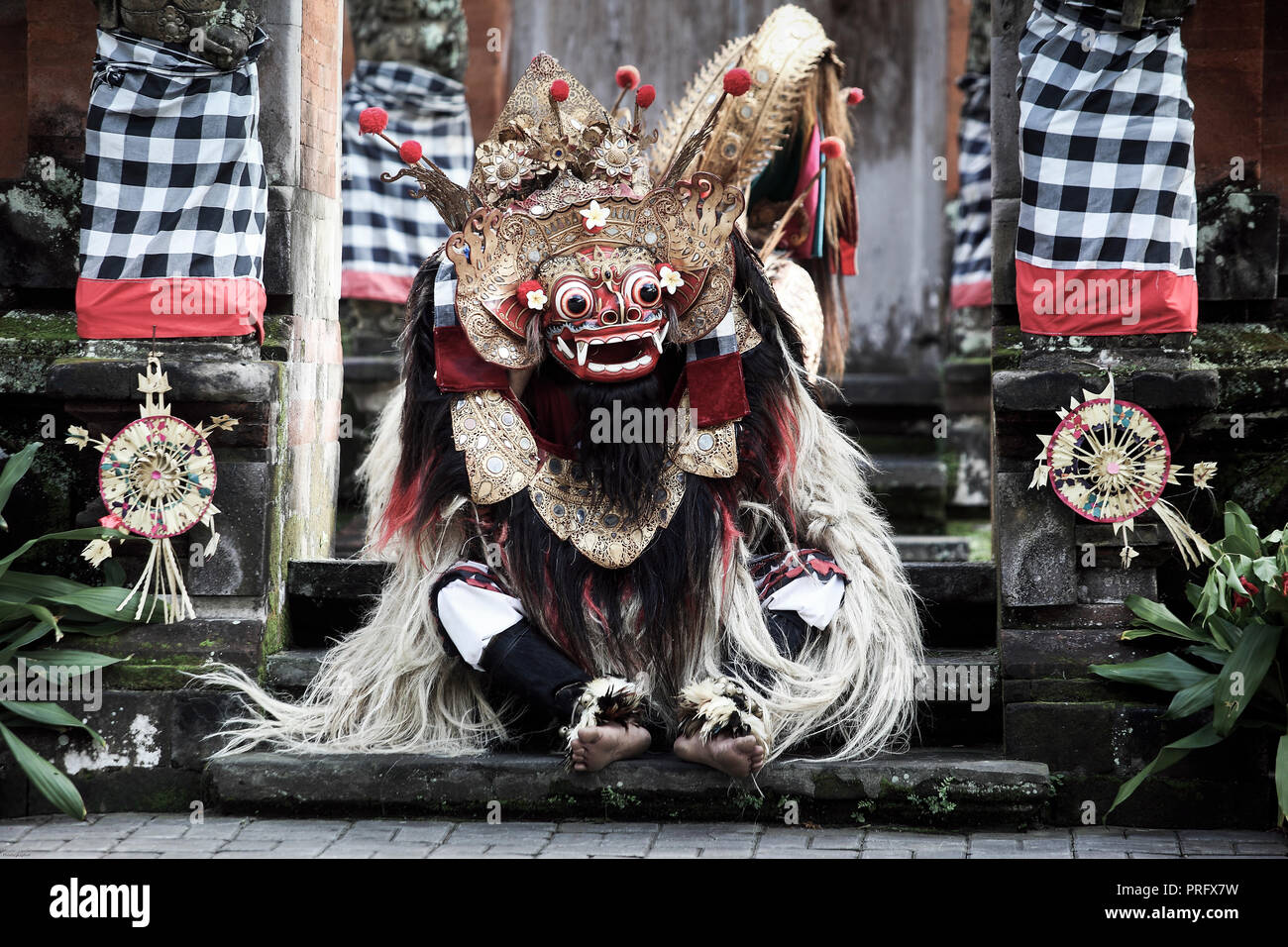 Barong Tänzer auf der Bühne in Bali, Indonesien Stockfoto