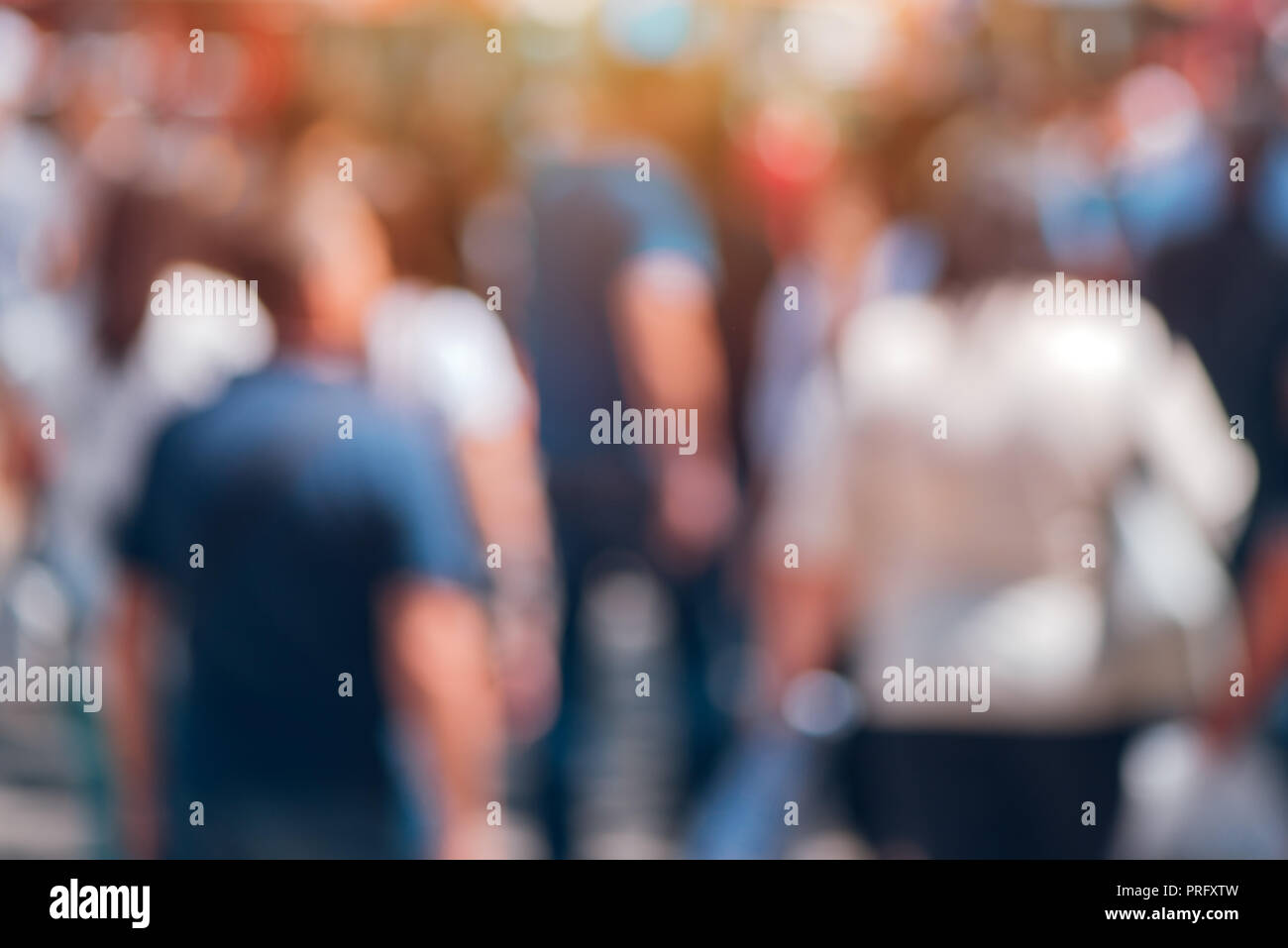 Blur Masse auf Stadt, defokussierten Gruppe von Menschen zu Fuß Stockfoto