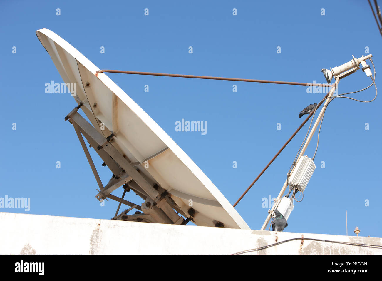 Ansicht EINER KOMMUNIKATION SATELLITENSCHÜSSEL Antennen in der NARIMAN POINT MUMBAI MAHARASHTRA INDIEN ASIEN Stockfoto