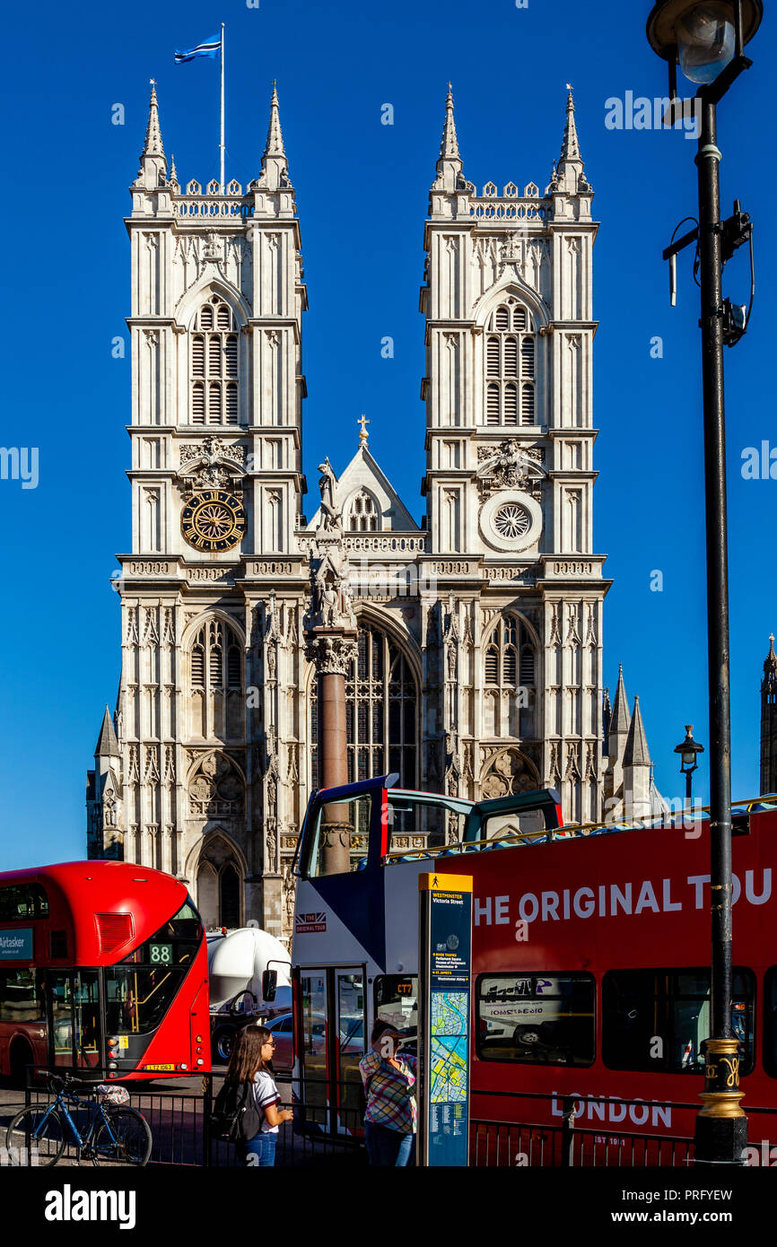 Das Äußere des Westminster Abbey an einem sonnigen Herbsttag, London, UK Stockfoto