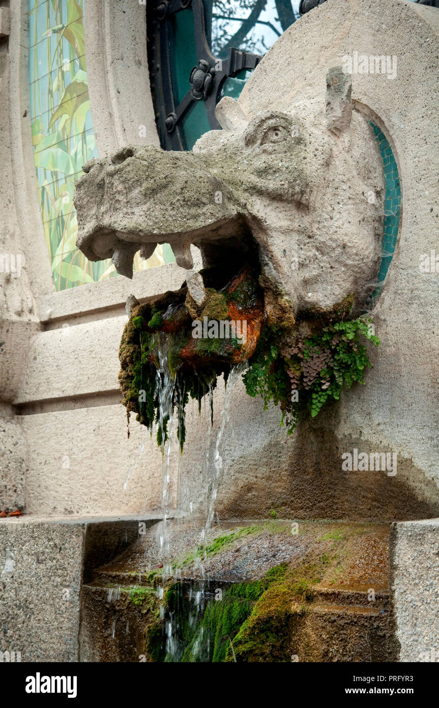 Italien, Lombardei, Mailand, Sempione Park, Acquario Civico, Mailand Aquarium, Detail Fassade, Hippopotamus Brunnen Stockfoto