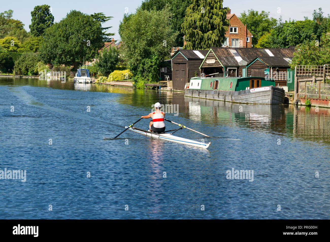 Boot Rudern Einzelnes ruderboot -Fotos und -Bildmaterial in hoher Auflösung – Alamy