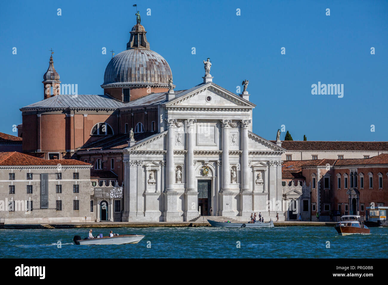 Die Benediktinerabtei aus dem 16. Jahrhundert Kirche von San Giorgio Maggiorea auf der gleichnamigen Insel in Venedig, Italien. Stockfoto Die Benediktinerabtei aus dem 16. Jahrhundert Kirche von San Giorgio Maggiorea auf der gleichnamigen Insel in Venedig, Italien. Stockfoto