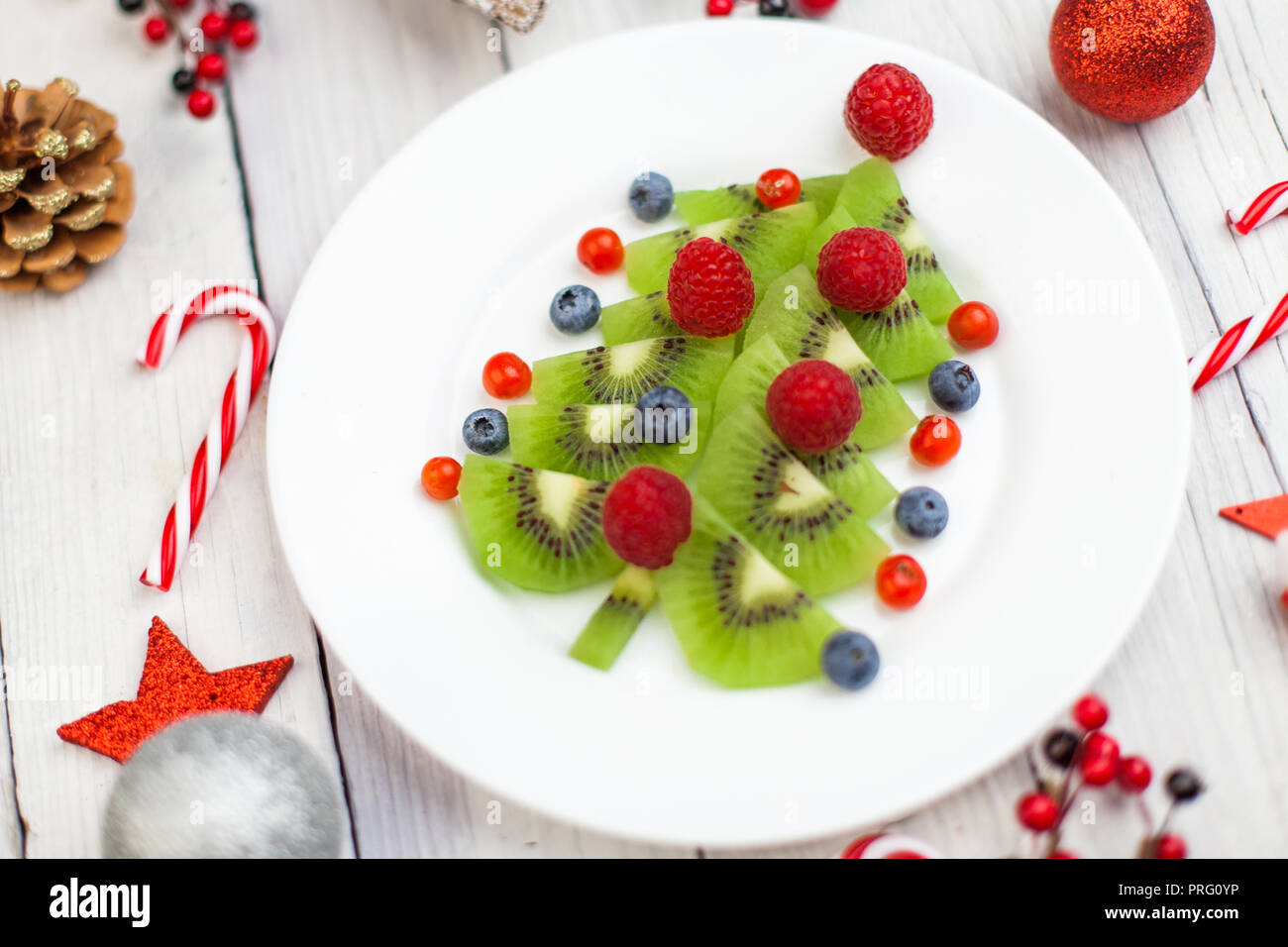 Kiwi Weihnachtsbaum - Spaß essen Idee für Kinder Partei oder Frühstück Stockfoto