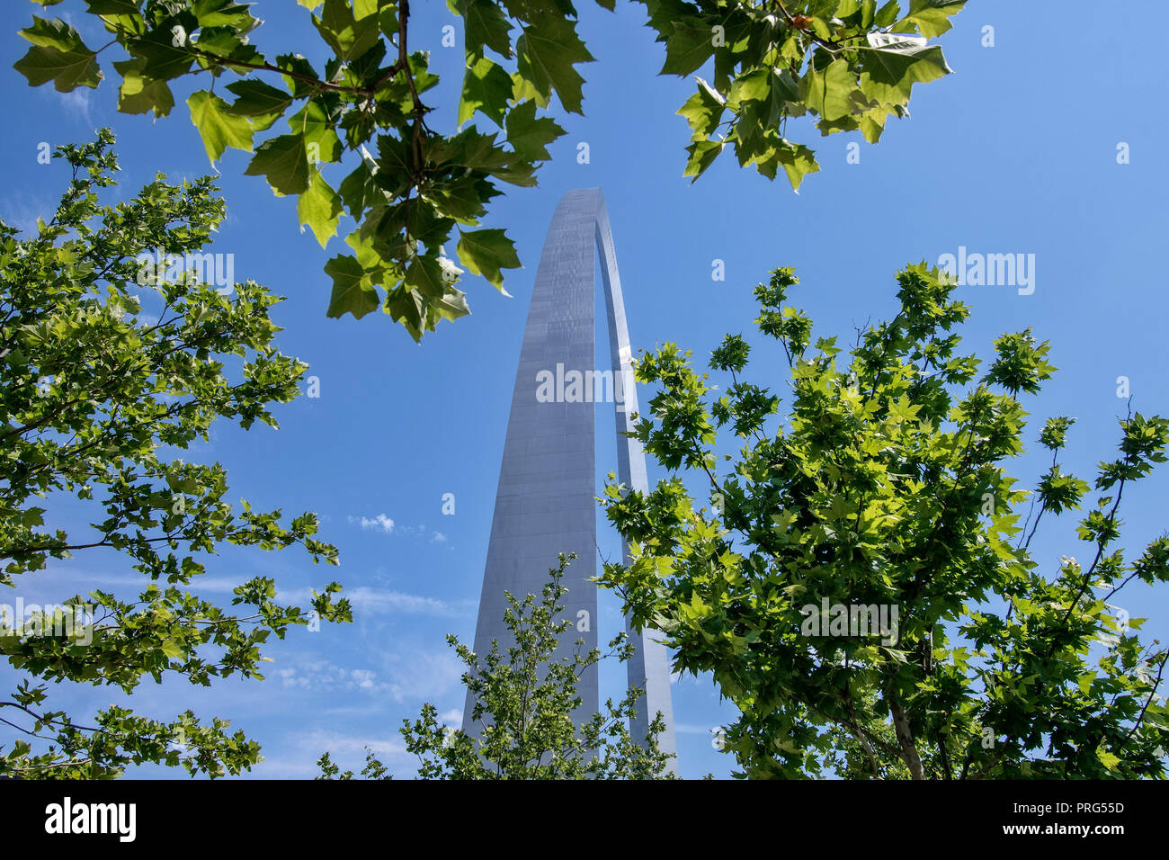 Das Wahrzeichen Gateway Arch, dem Tor zum Westen, in der Innenstadt von St. Louis, Missouri, USA Stockfoto