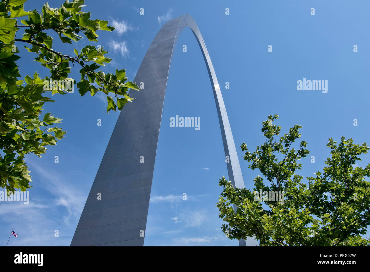 Das Wahrzeichen Gateway Arch, dem Tor zum Westen, in der Innenstadt von St. Louis, Missouri, USA Stockfoto