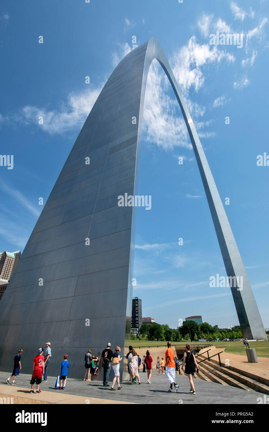 Das Wahrzeichen Gateway Arch, dem Tor zum Westen, in der Innenstadt von St.  Louis, Missouri, USA Stockfotografie - Alamy