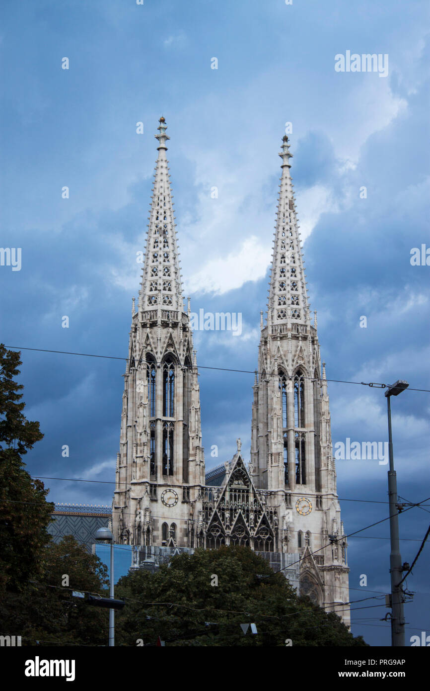 Votivkirche (Votivkirche) in der Innenstadt von Wien, Österreich, Mitteleuropa. Neo-gotischen Kirchtürme. Stockfoto