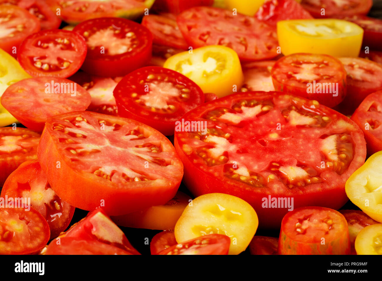 Gesunde natürliche Lebensmittel, Hintergrund. Tomaten Schichten. Mehr Hintergrund von Obst und Gemüse in meinem Portfolio. Stockfoto