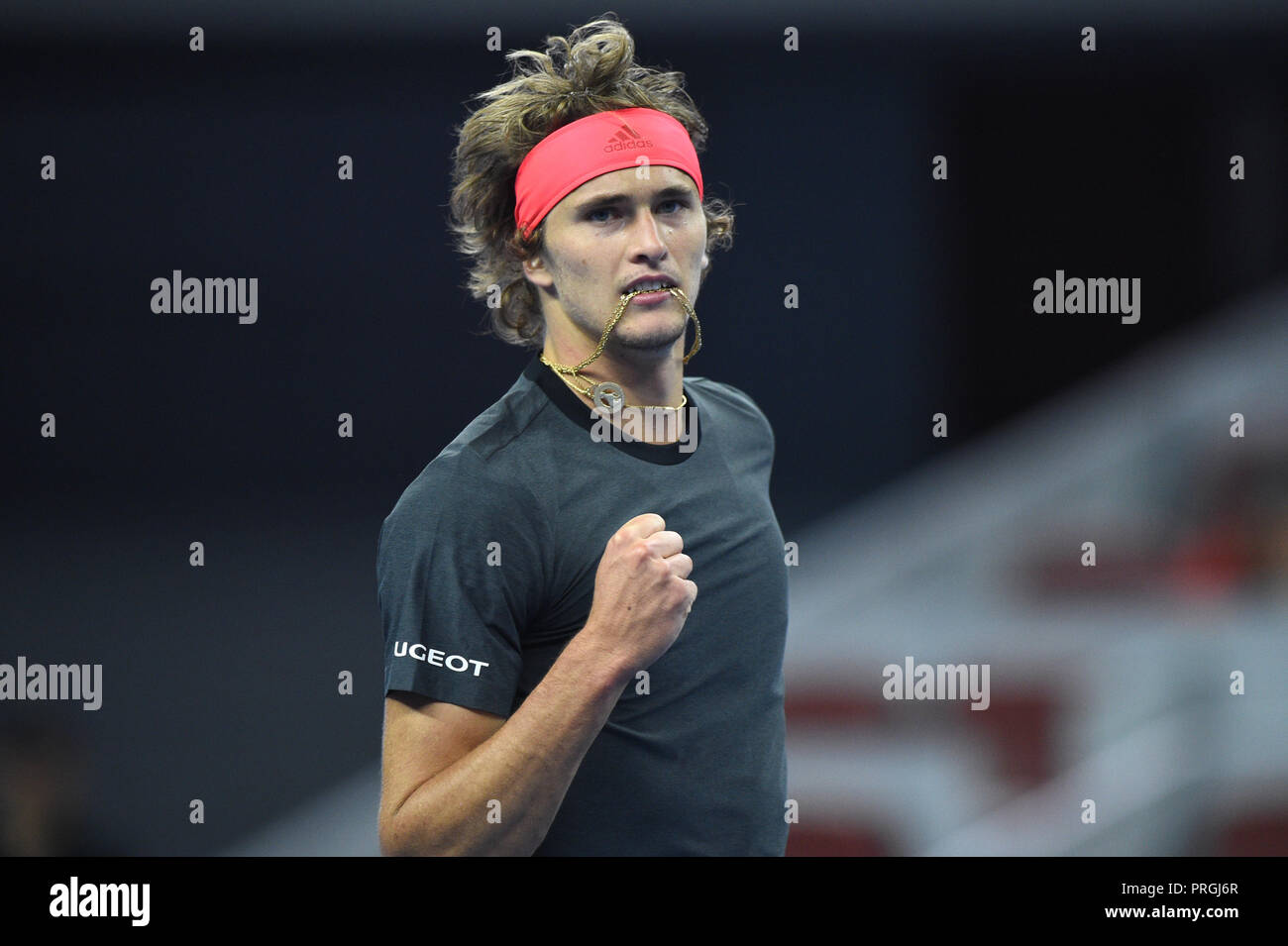 Peking, China. 2. Okt, 2018. Alexander Zverev von Deutschland feiert während der Männer singles gegen Roberto Bautista Agut Spaniens bei China Open Tennisturnier in Peking, China, Oktober 2, 2018. Alexander Zverev gewann 2-0. Credit: Ju Huanzong/Xinhua/Alamy leben Nachrichten Stockfoto