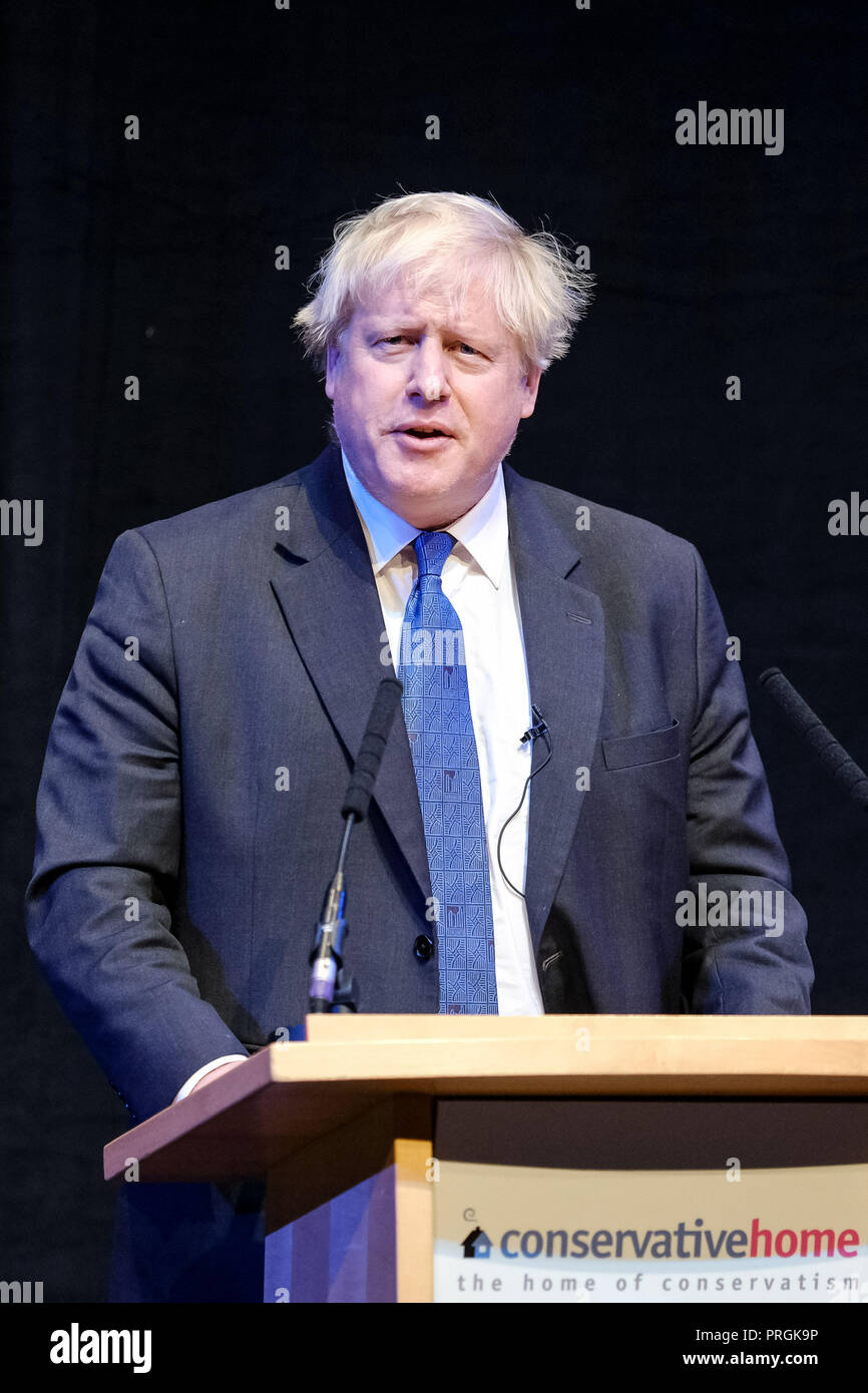 Birmingham, Großbritannien. 2. Oktober, 2018. Boris Johnson MP spricht auf eine Franse Ereignis, bei dem Parteitag der Konservativen Partei am Dienstag, 2. Oktober 2018 im ICC Birmingham, Birmingham statt. Bild: Boris Johnson. Bild von Julie Edwards. Credit: Julie Edwards/Alamy leben Nachrichten Stockfoto