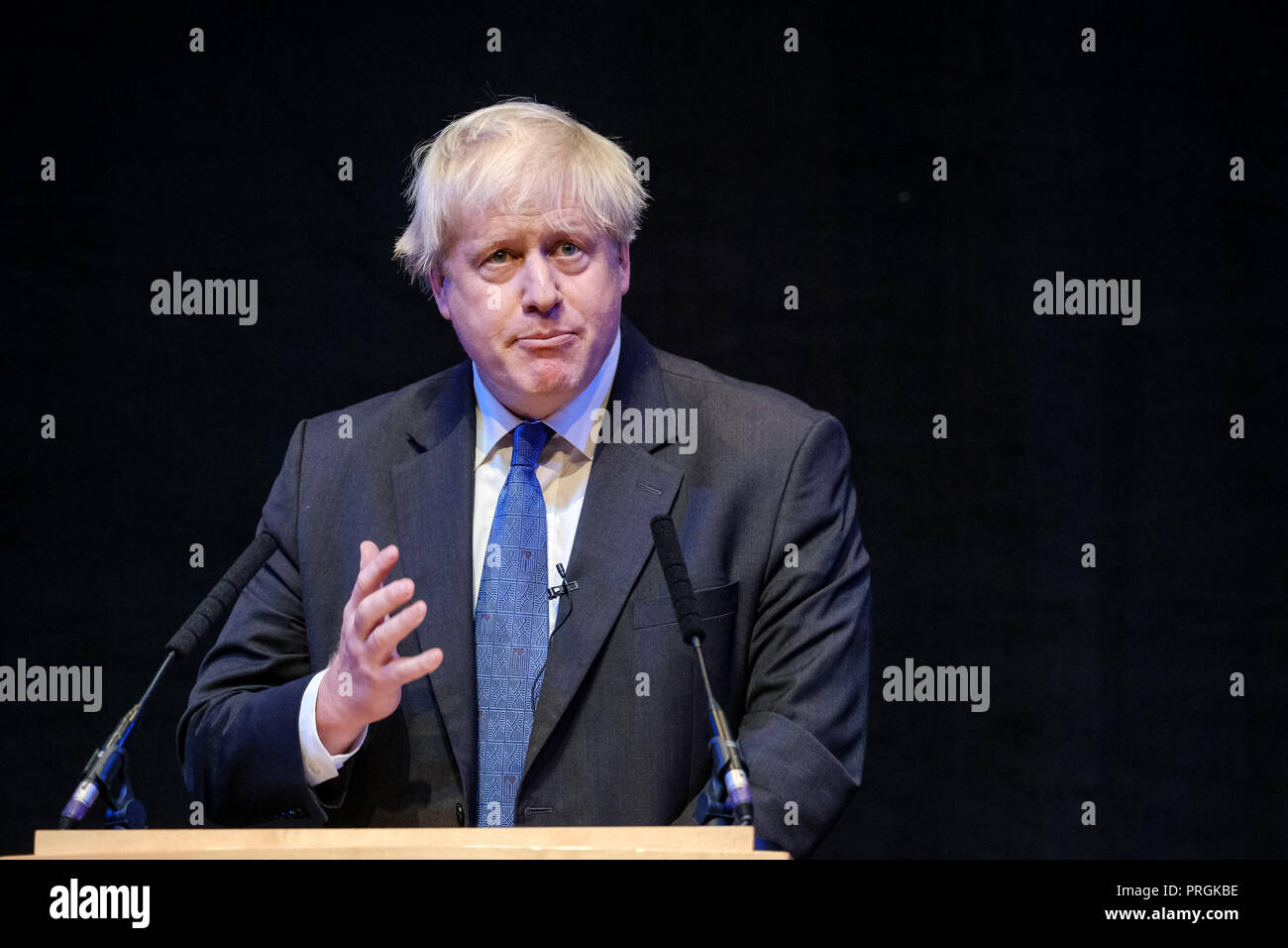 Birmingham, Großbritannien. 2. Oktober, 2018. Boris Johnson MP spricht auf eine Franse Ereignis, bei dem Parteitag der Konservativen Partei am Dienstag, 2. Oktober 2018 im ICC Birmingham, Birmingham statt. Bild: Boris Johnson. Bild von Julie Edwards. Credit: Julie Edwards/Alamy leben Nachrichten Stockfoto