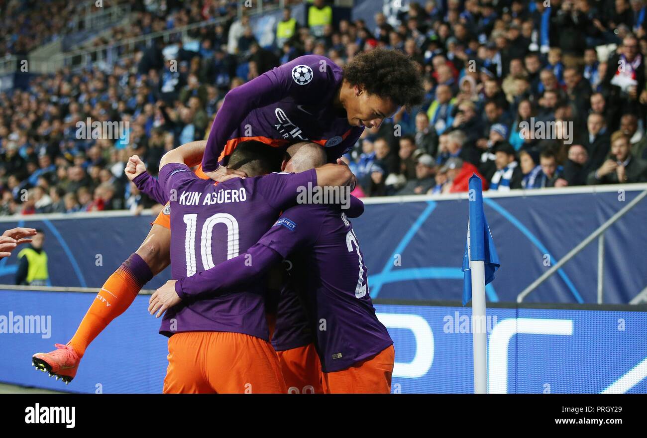 Schalke, Deutschland. 02 Okt, 2018. firo: 02.10.2018 Fußball, Fussball, Champions League: TSG Hoffenheim - Manchester City Ziel 2: 1 Sieg jubel David Silva mit Bernardo Silva und Kun Aguero oben Leroy Sane | Verwendung der weltweiten Kredit: dpa/Alamy leben Nachrichten Stockfoto