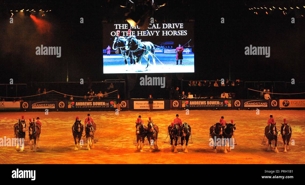 NEC Birmingham, Großbritannien. 3. Okt 2018. Musikalische Drive der schweren Pferde. Pferd des Jahres zeigen (HOYS). National Exhibition Centre (NEC). Birmingham. UK. 03/10/2018. Credit: Sport in Bildern/Alamy leben Nachrichten Stockfoto