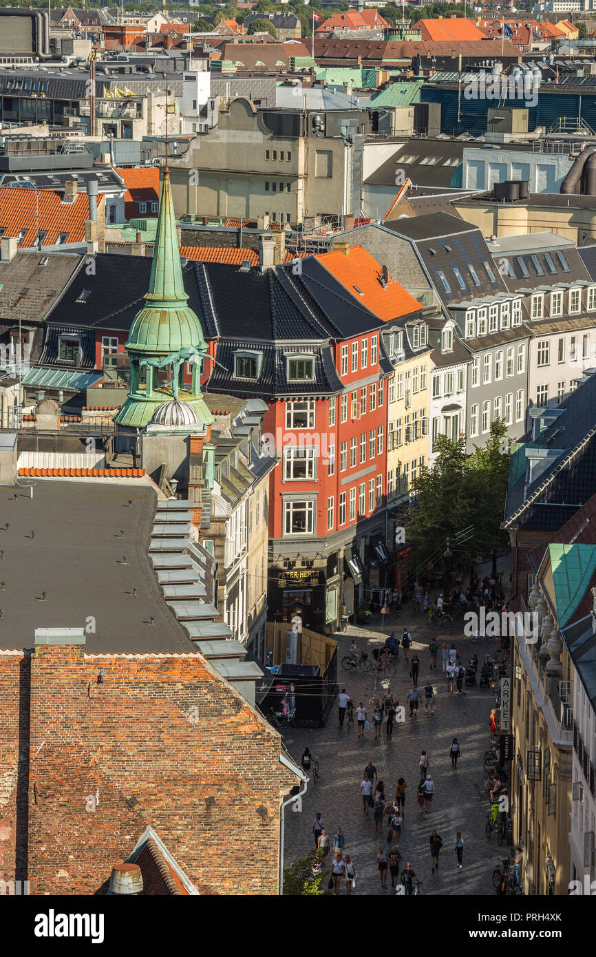 Einblicke in Kopenhagen gesehen durch Rundetårn Stockfoto