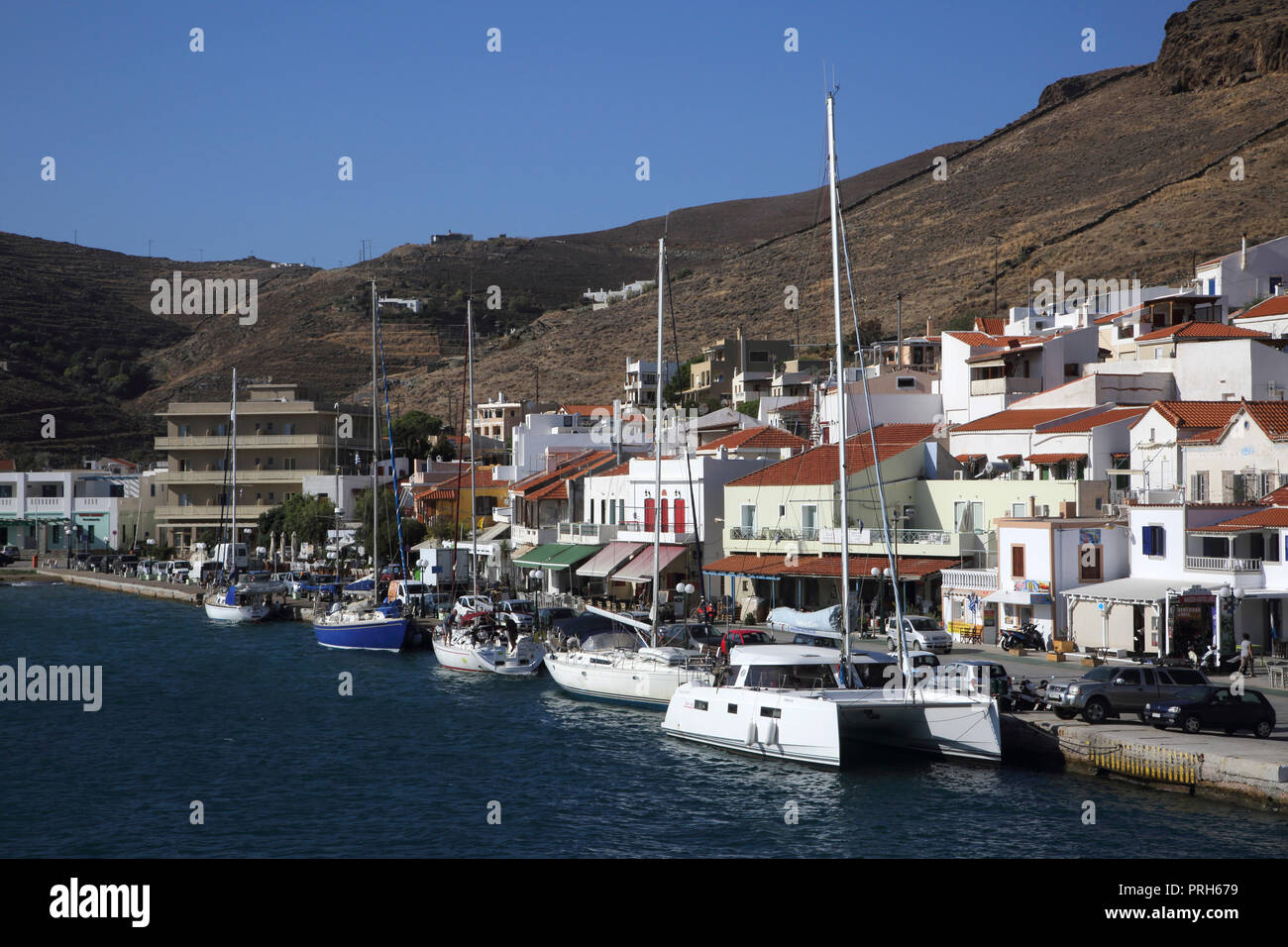 Kea Insel Griechenland Hafen Korissia Catamaran im Hafen Stockfoto