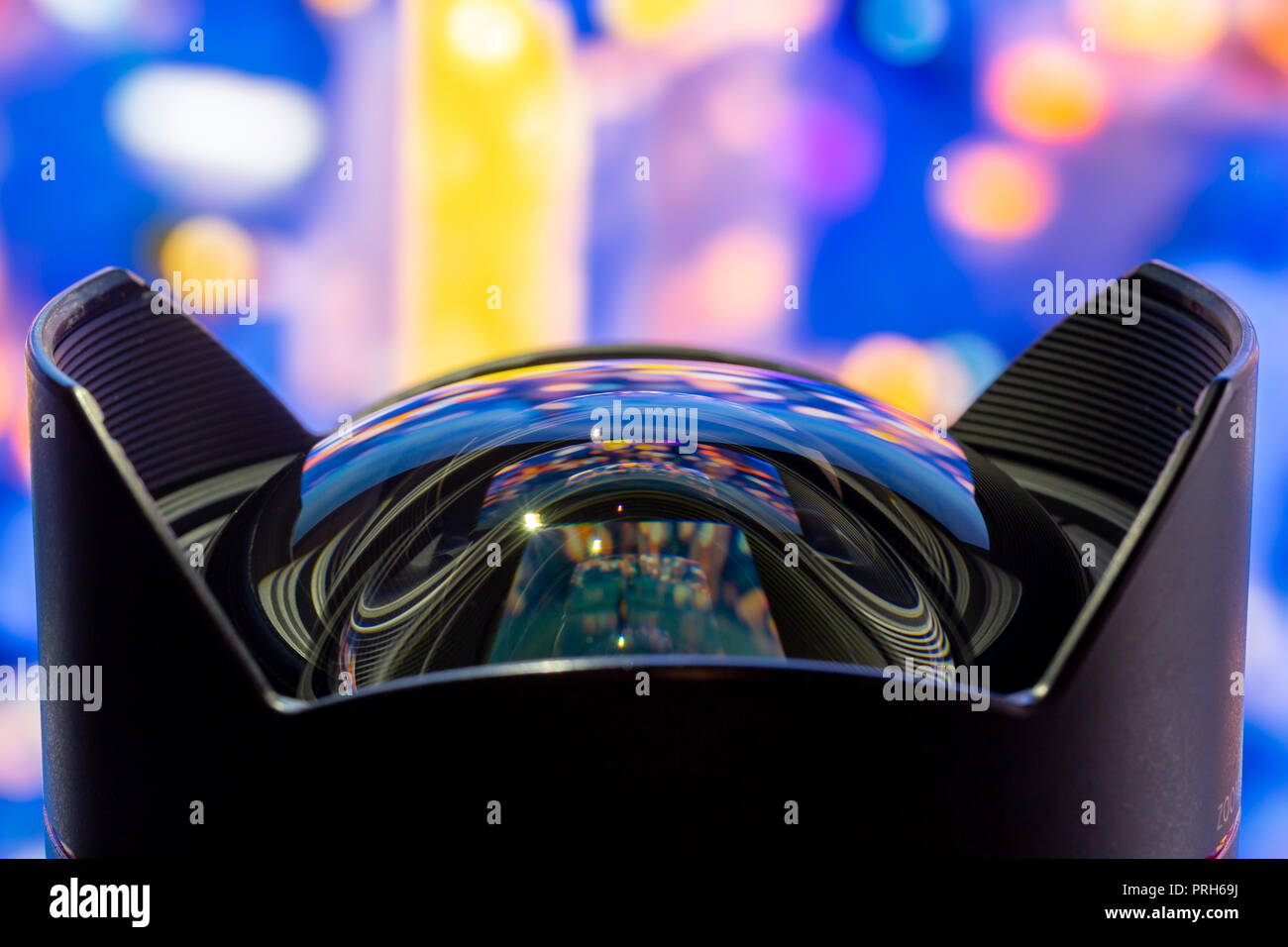 Weitwinkel fisheye vordere Glasscheibe Kurve reflektieren Licht Bildverzerrungen. Stockfoto