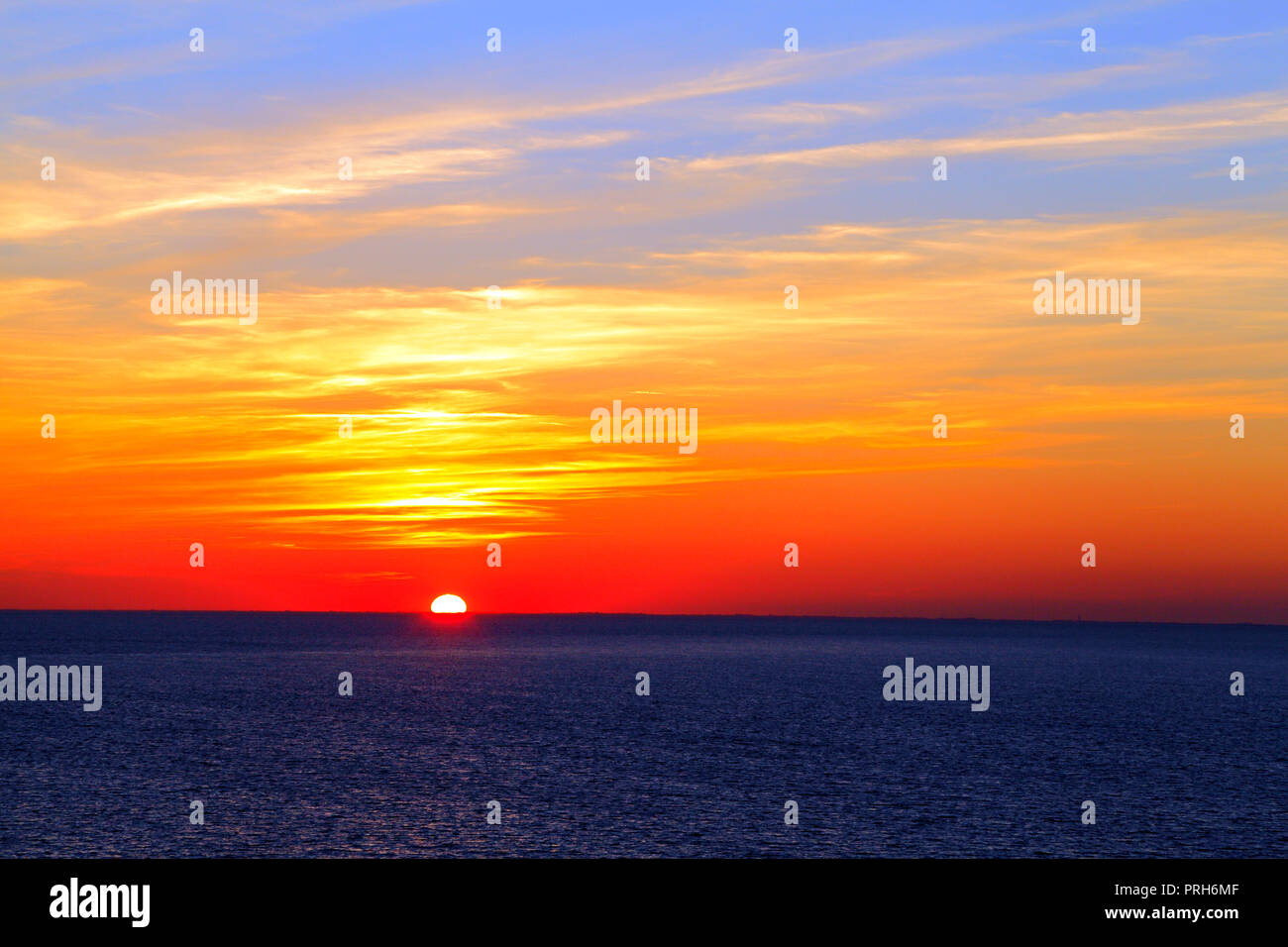 Sonnenuntergang, die Waschen, von Hunstanton, Norfolk, UK, Herbst Solstice, Meer, Himmel, Sonne Stockfoto