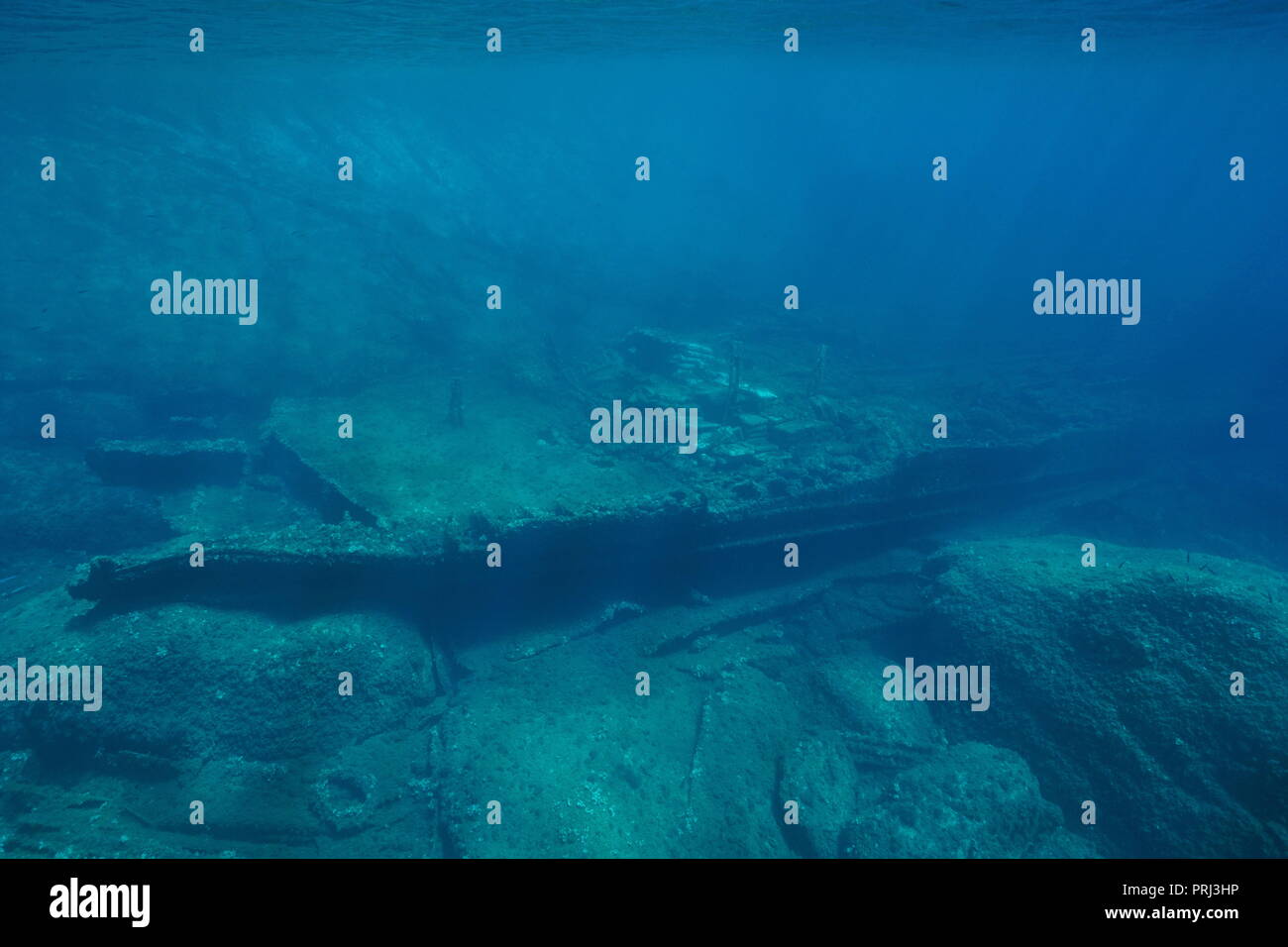 Unterwasser ein Schiffswrack auf felsigen Boden im Mittelmeer (1968, das Schiff Melchuca), Katalonien, Costa Brava, Spanien Stockfoto