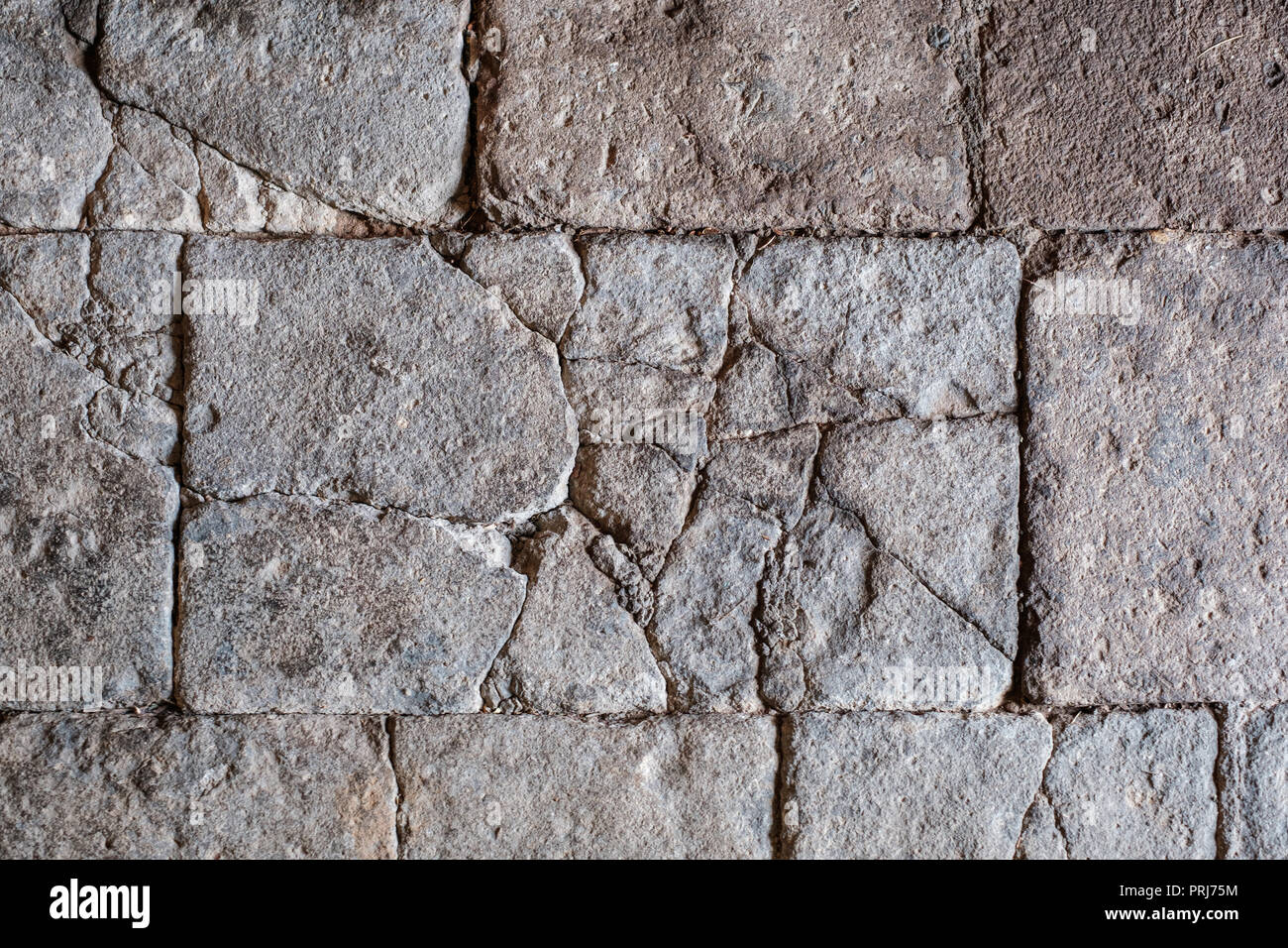 Risse im Stein Textur, antike Stein Boden/Wand mit Rissen Stockfoto