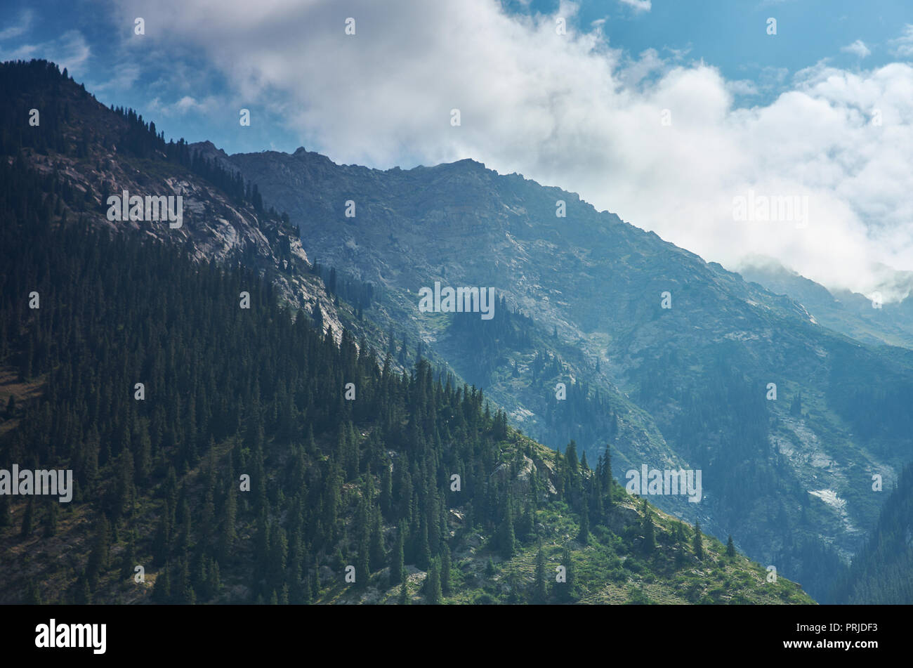 Barskoon Schlucht, schöne Sicht auf die Berge, Kirgisistan, Zentralasien Stockfoto