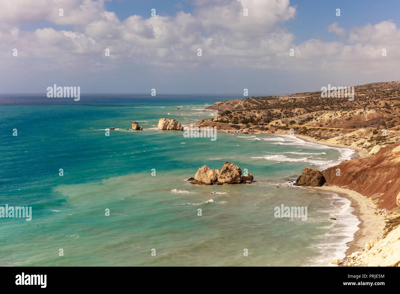 Marine mit Petra tou Romiou, auch als Felsen der Aphrodite genannt, ist ein Meer Stack in Paphos, Cypru Stockfoto