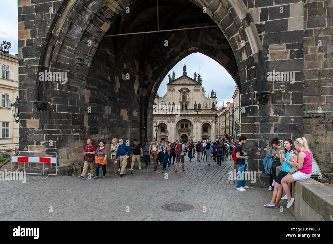 Der Altstädter Brückenturm in Prag, Tschechische Republik Stockfoto