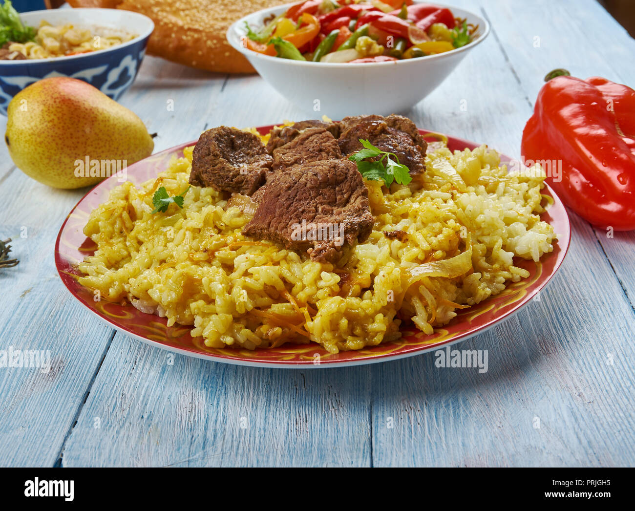 Uigurische polo, Lamm Pilav, Uigurischen Küche, Asien traditionellen  verschiedene Gerichte, Ansicht von oben Stockfotografie - Alamy