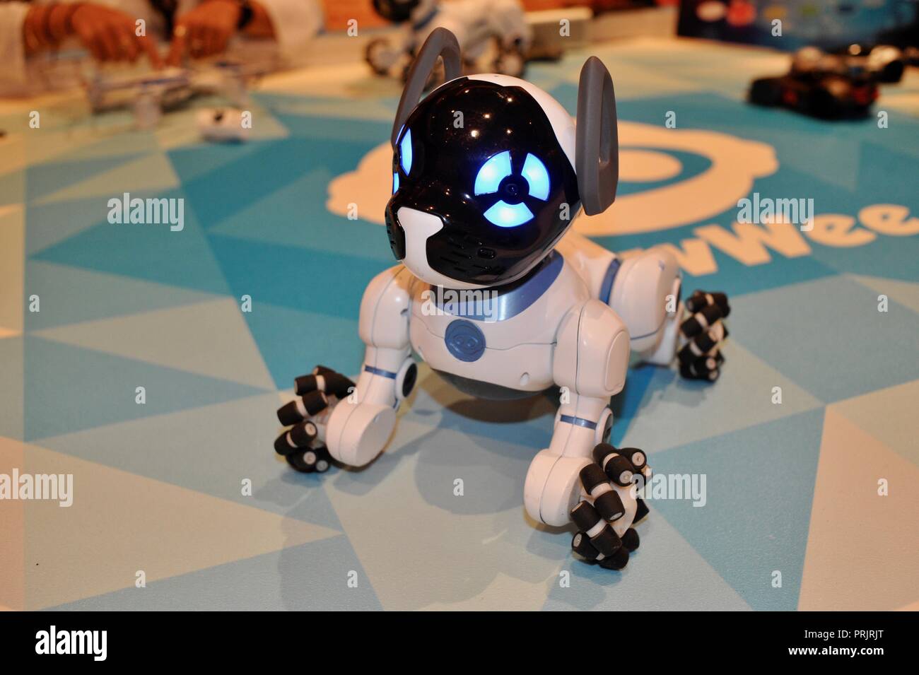 WowWee CHiP Roboter Spielzeug Hund, Vorführung auf der Consumer Electronic  Show (CES) in Las Vegas, NV, USA Stockfotografie - Alamy