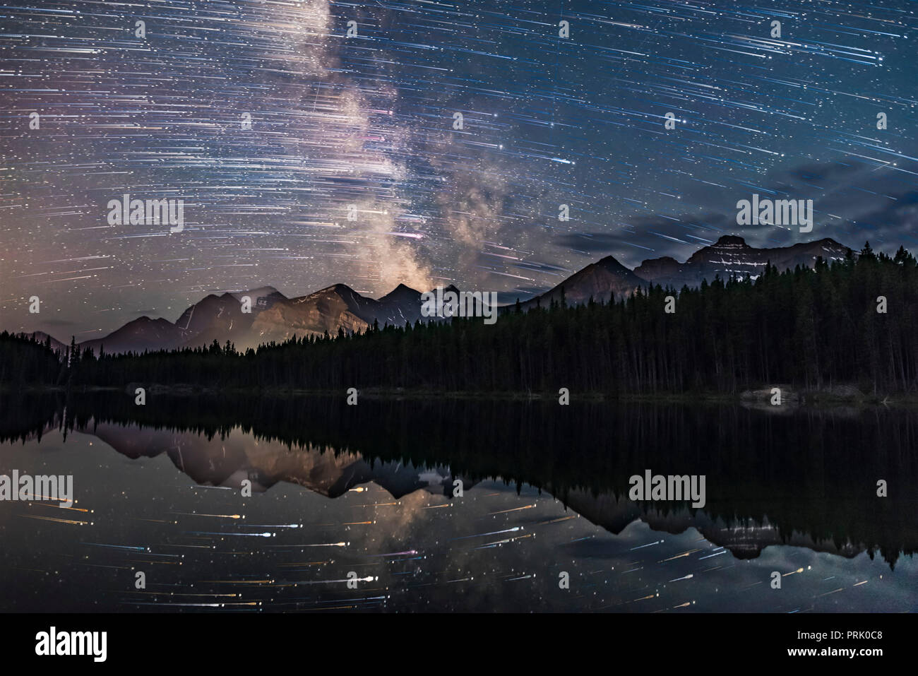 Eine Mischung von Bildern zu den Sternen des Südhimmels, die von Osten nach Westen (von links nach rechts) Über die Gipfel der Kontinentalen zeigen Aufteilen an Herbert L Stockfoto