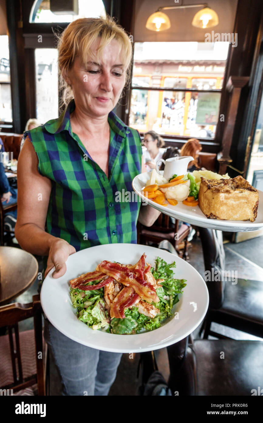 London England, Großbritannien, Bloomsbury, Museum Tavern, historisches öffentliches Gebäude der Klasse II, Restaurant Restaurants Essen Essen Essen Café Cafés, Pub, Bar Lounge Pub, innen inte Stockfoto
